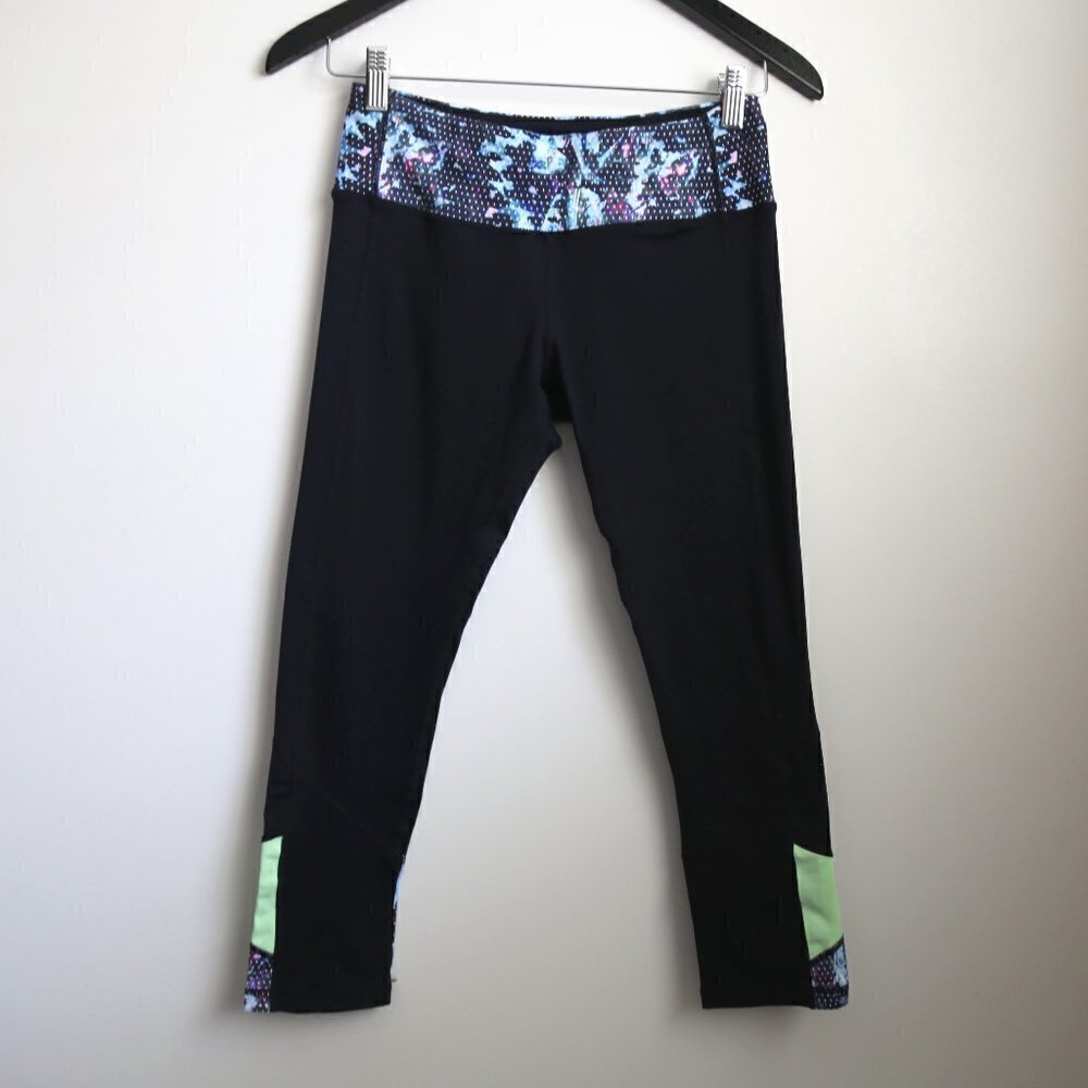 Lululemon Black Mosaic Space Green Blue Trim Cropped Capri Leggings